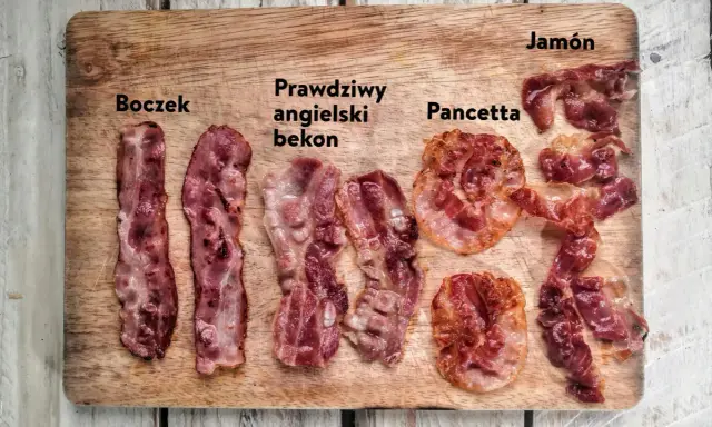 Boczek, prawdziwy angielski bekon, pancetta i jamón na desce. Różne rodzaje wędlin, każdy smakuje inaczej.